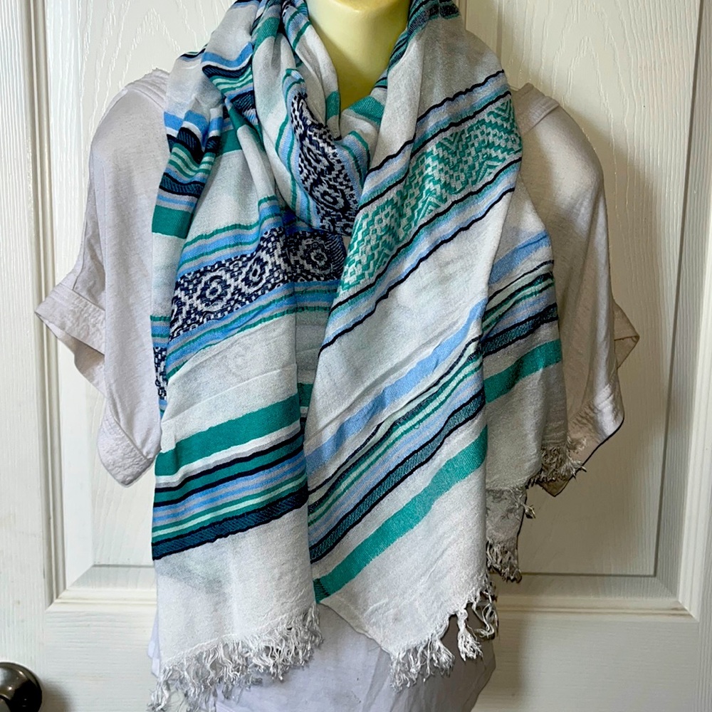 Old navy blue multi str scarf